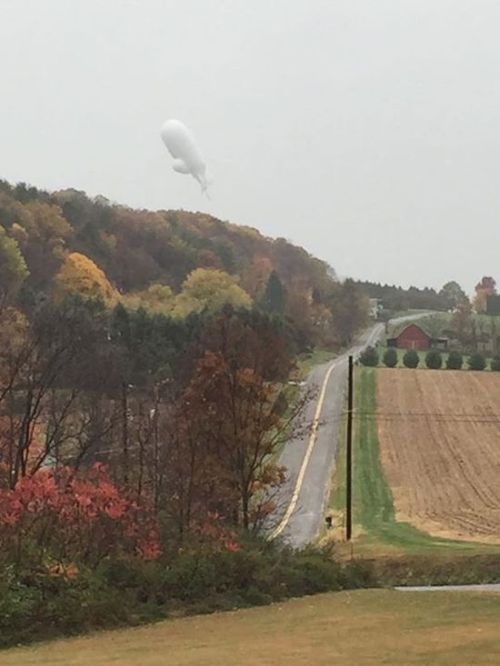 Военные дирижабль в небе на США (6 фото)