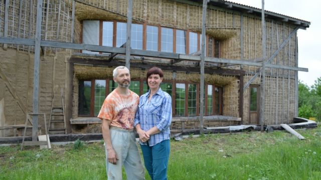 Дом из соломы своими руками (3 фото)