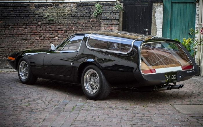 На продажу выставлен эксклюзивный Ferrari 365 GTB/4 (6 фото)