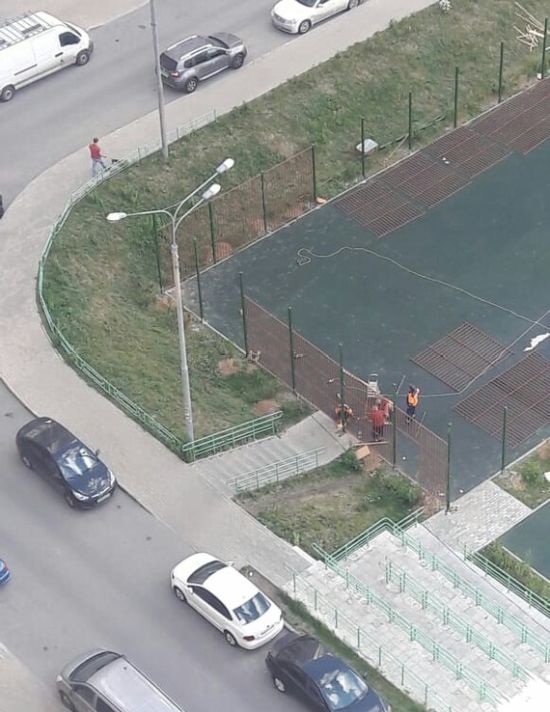 Строители, которые не дружат с логикой (2 фото)