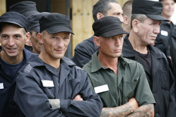 Правила сна в тюрьме(4 фото)
