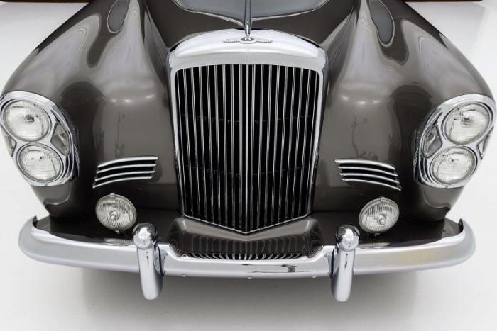 Эксклюзивный Bentley 1960 года c кузовом Mercedes-Benz (15 фото)