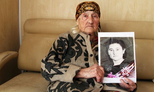 Жители скинулись деньгами на "народную пенсию" для ветерана (3 фото)