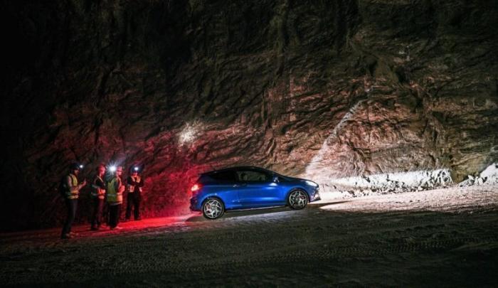 Гонка на Ford Fiesta ST в соляной шахте (1 фото)