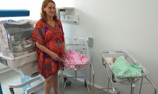 51-летняя женщина из Владивостока родила тройню (4 фото)