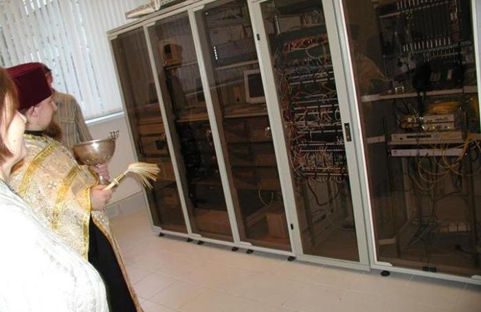 Как священнослужители относятся к Интернету (18 фото)