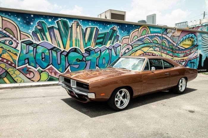 Классический Dodge Charger с современным двигателем от Hellcat