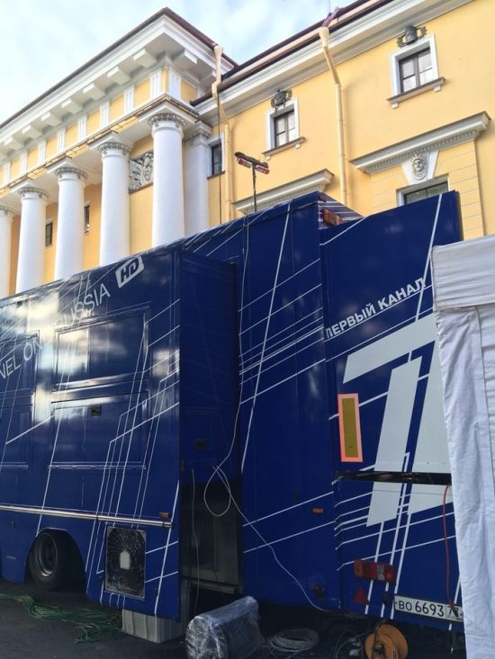 Высокотехнологичная передвижная телевизионная станция (2 фото)