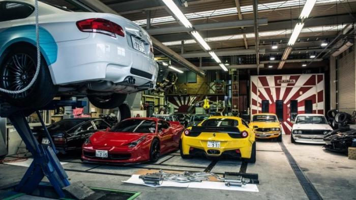 Самый крутой тюнинг из Японии: штаб-квартира Liberty Walk (23 фото)