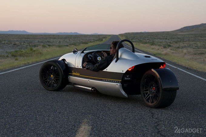 Мечта эгоиста — трехколёсный болид Vanderhall Speedster (9 фото)