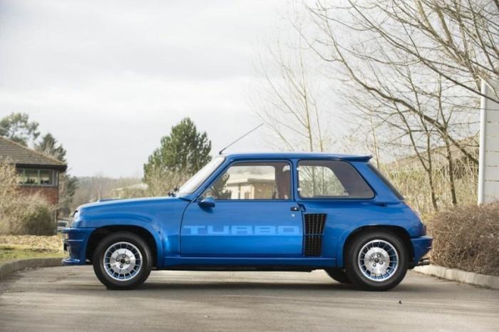 Спортивный хэтчбек Renault 5 Turbo 1983 года (20 фото)