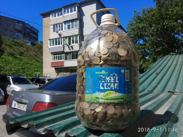Как вам такая копилка для мелочи? (2 фото)