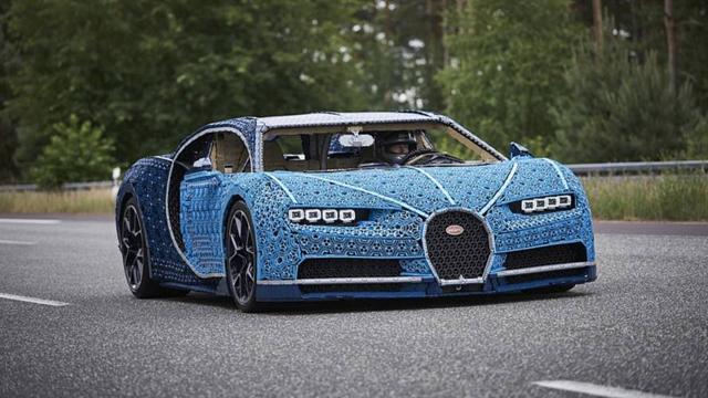 Работающий гиперкар Bugatti Chiron из конструктора Lego (6 фото)