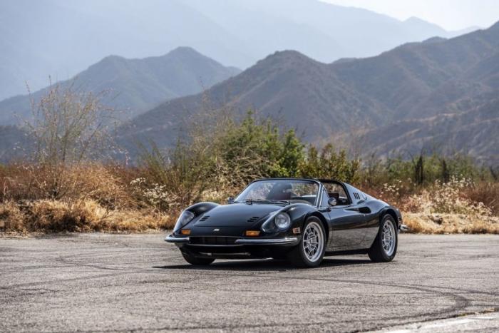 Ferrari Dino с мотором от сумасшедшего F40 (10 фото)