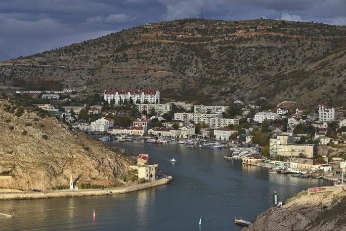 Море, лодки, барабульки. 8 причин поехать в Севастополь (11 фото)
