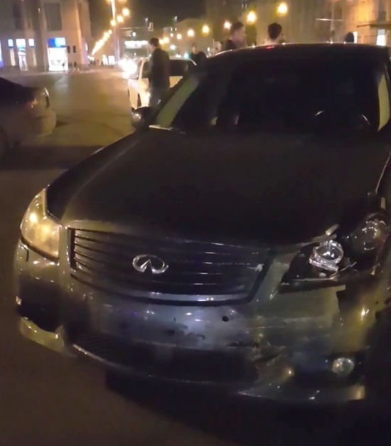 Дрифтер на Infiniti протаранил автомобиль ДПС в Новосибирске (2 фото)