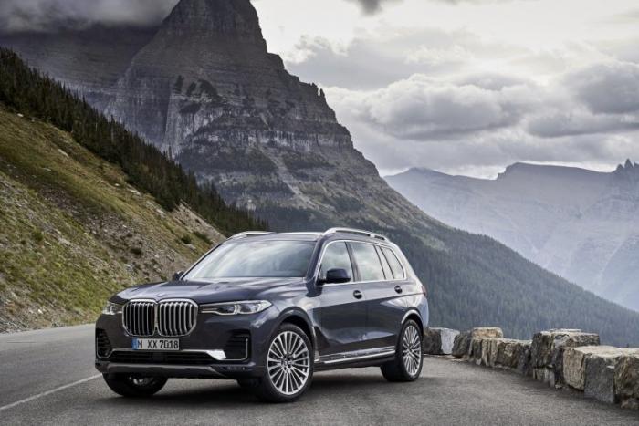 Компания BMW показала свой флагманский кроссовер X7 (50 фото)
