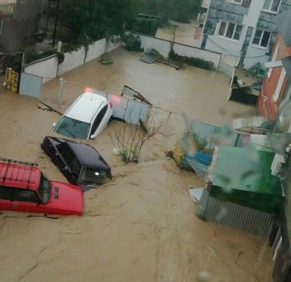 Страшное наводнение в Краснодарском крае (14 фото)