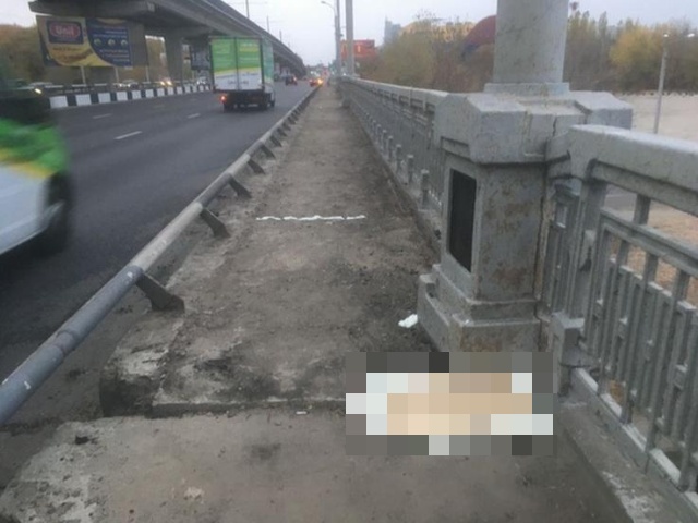 "Современный" ремонт Северного моста в Воронеже (3 фото)