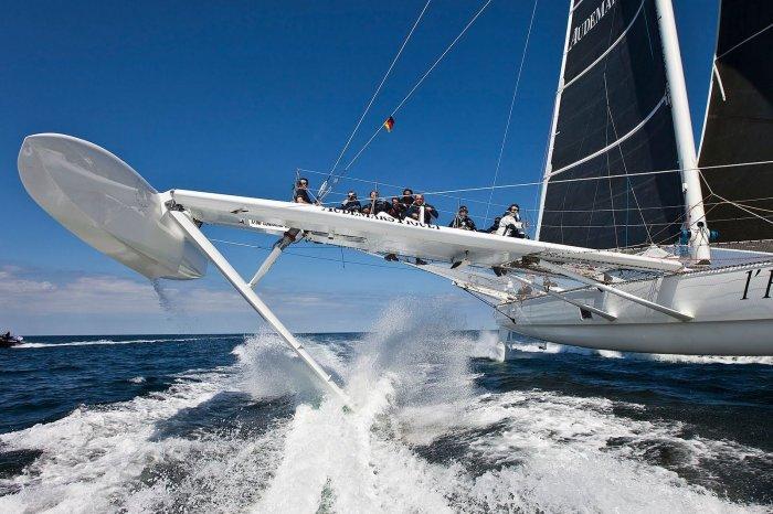 Самый быстрый парусник в мире - «Hydroptere» (10 фото)