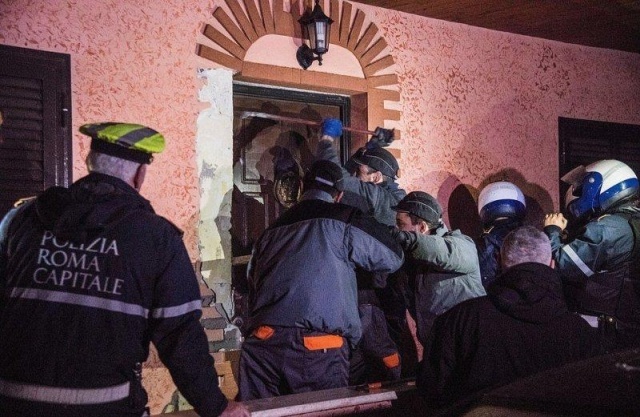 Особняки цыганского мафиозного клана (17 фото)