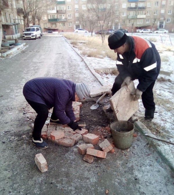 72-летняя пенсионерка не дождалась дорожников (2 фото)
