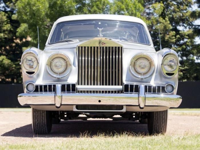 Rolls-Royce Silver Wraith Special со встроенным унитазом (12 фото)