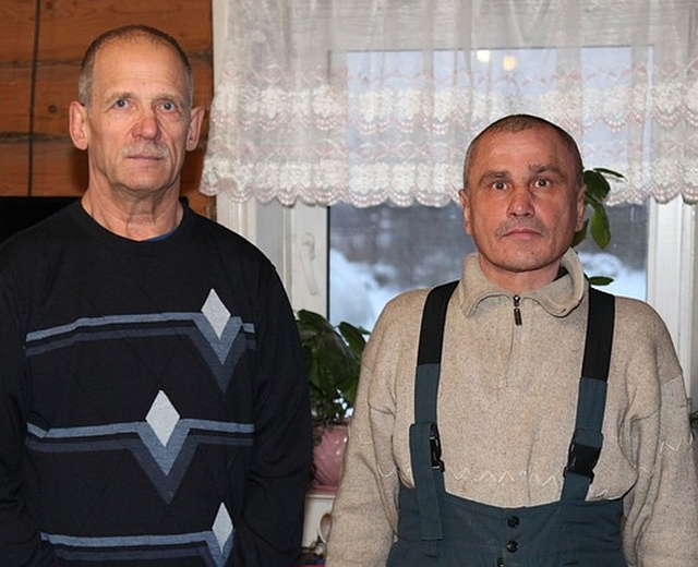 Подарки охотникам которые спасли заблудившихся в лесу детей (2 фото)