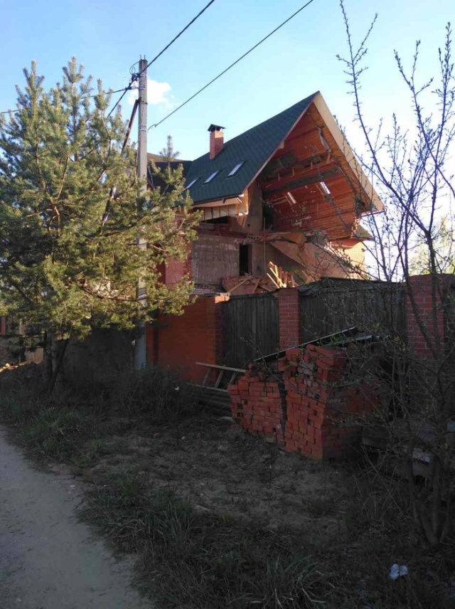 Не нужно подкапывать фундамент построенного дома (4 фото)