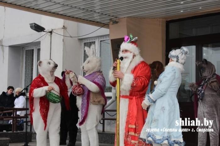 В театре постарались с костюмами для детского праздника (6 фото)