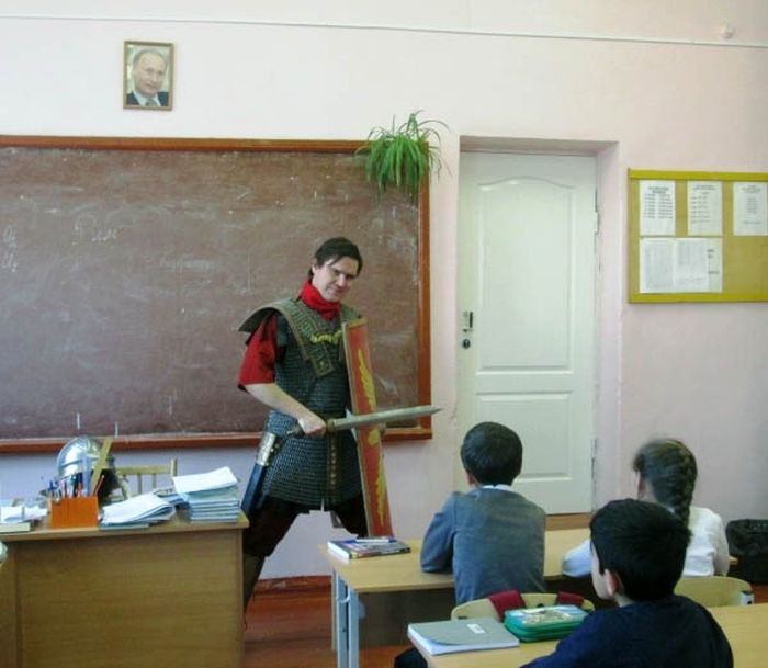 Как правильно преподавать историю (3 фото)