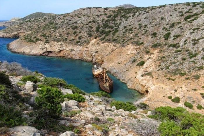 Затонувшие корабли, на которые можно посмотреть без акваланга (7 фото)