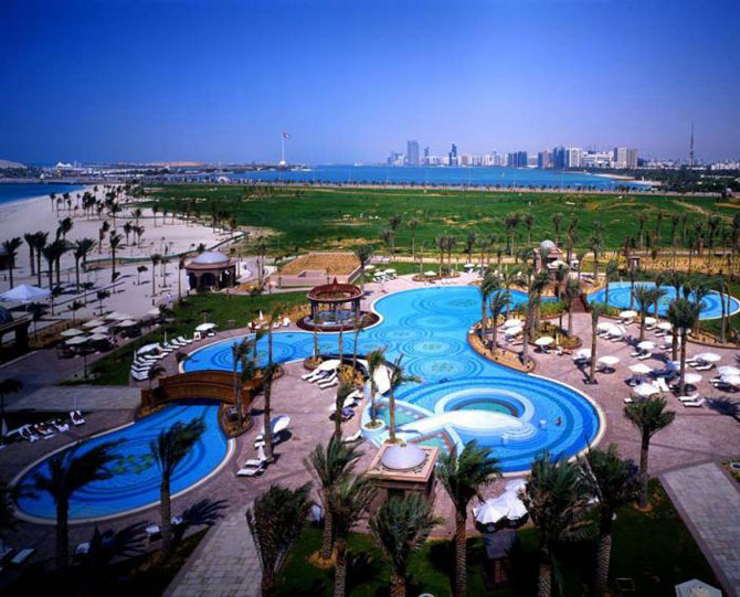 Шикарный отель The Emirates Palace (22 фото)