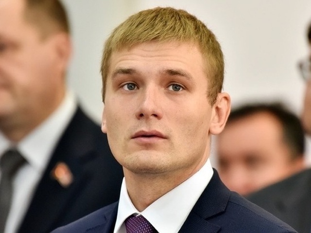 Губернатор Хакасии выдал огромные премии чиновникам из бюджета(5 фото)