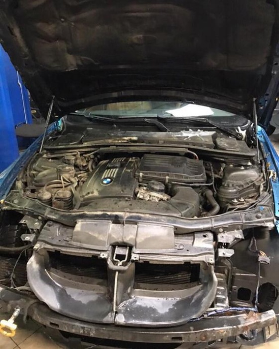 Автомобиль BMW, с которого не снимался передний бампер (5 фото)