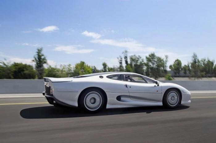 Jaguar XJ220 – не добившийся успеха суперкар (31 фото)