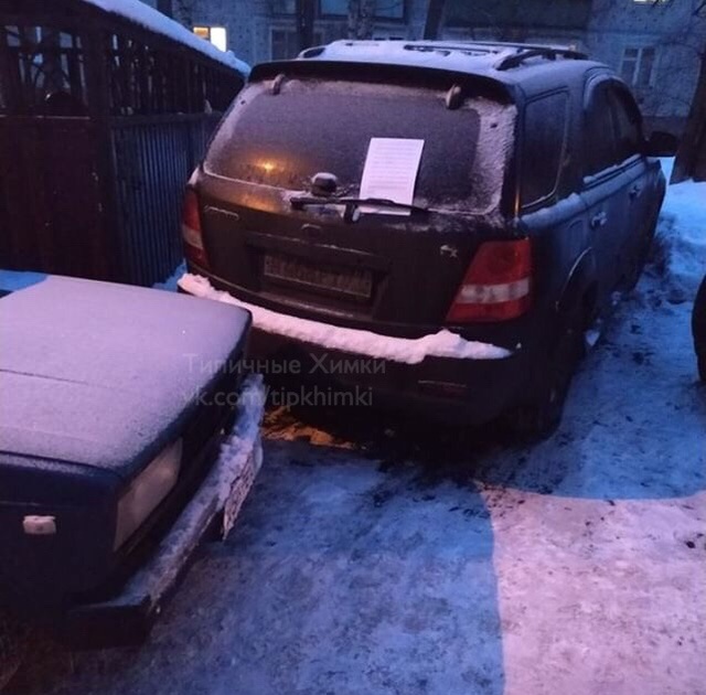 Вежливый водитель ВАЗа и месть владельцу внедорожника (2 фото)