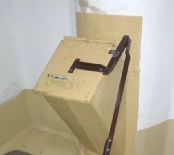 Инновации в подъезде (2 фото)
