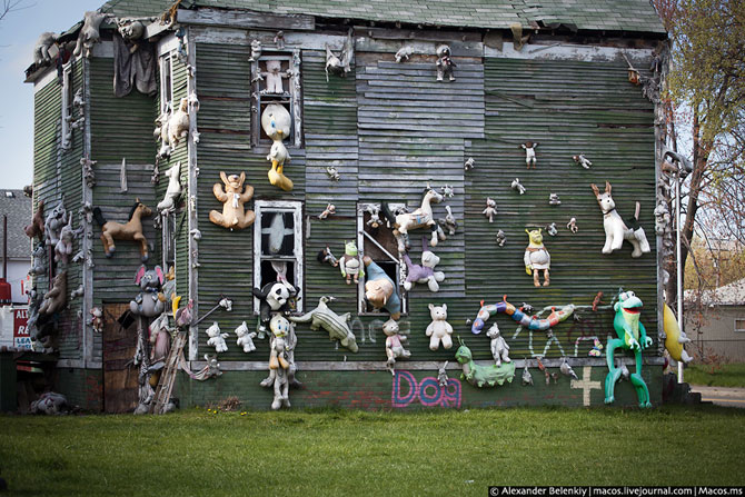 Район повешенных игрушек (30 фото)