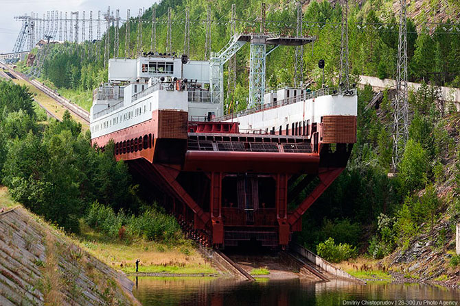 Единственный в России судоподъемник (26 фото)
