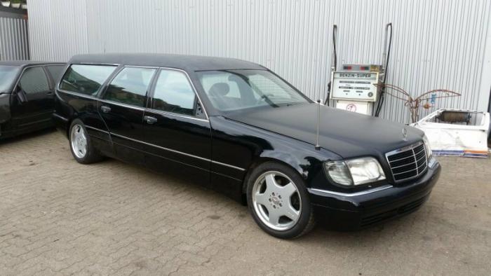 Mercedes-Benz W140 превратили в катафалк с кожаной крышей (10 фото)