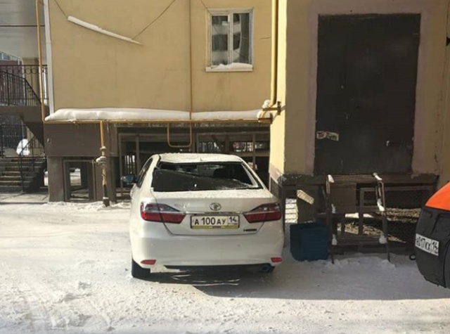 Управляющую компанию настигла "карма" (3 фото)