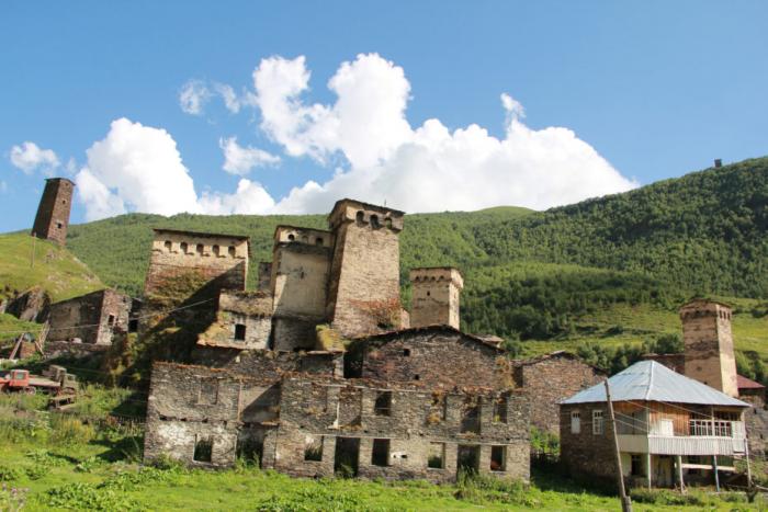 Высокогорные селения мира, застывшие во времени (9 фото)