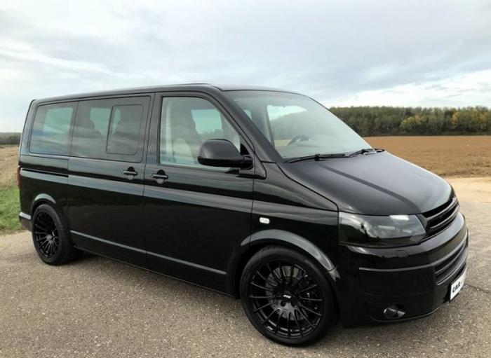 Микроавтобус Volkswagen Multivan с двигателем от Porsche 911 (27 фото