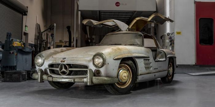    60    Mercedes-Benz 300SL Gullwing