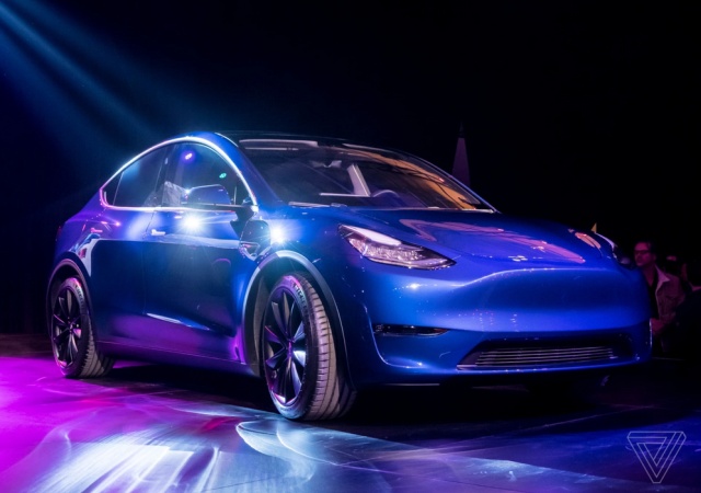 Tesla     Model Y (13 )