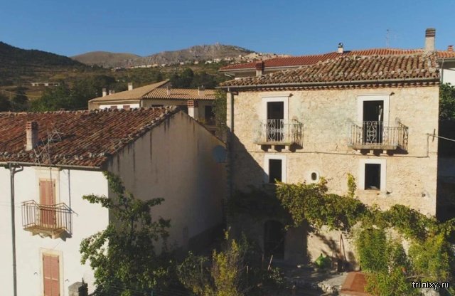 Трехэтажная вилла в Италии "продается" за $66 (5 фото)