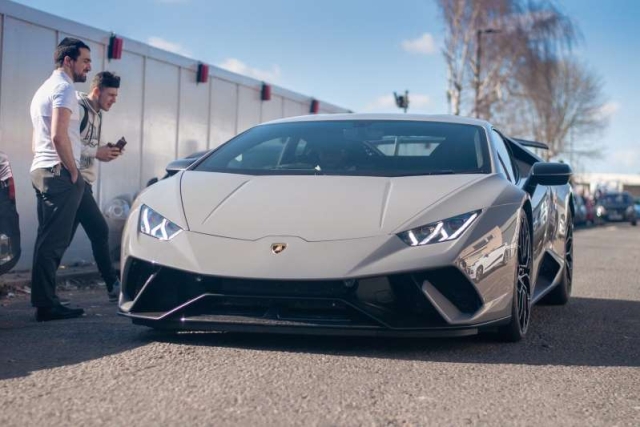 Владелец Lamborghini Performante хотел разогнаться в городе (4 фото)