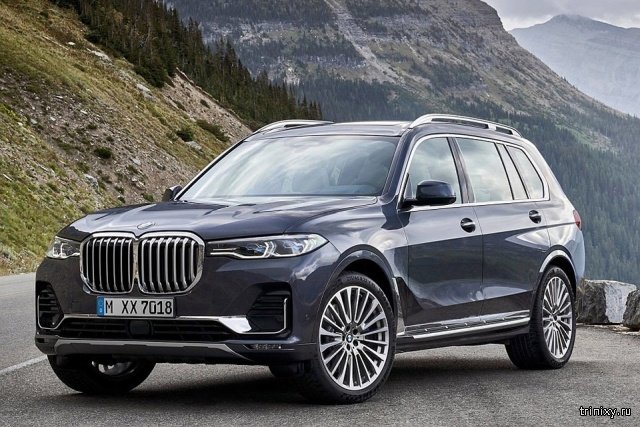Житель Подмосковья угнал из автосалона BMW X7 (2 фото)