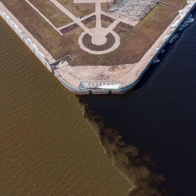 Слияние рек в Нижнем Новгороде (3 фото)